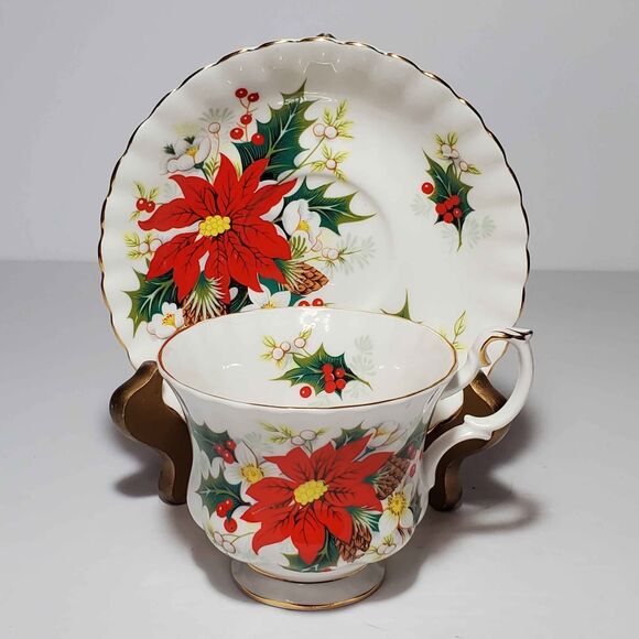 Royal Albert Teacup and Saucer Yuletide Red Poinsettia Christmas Vintage - Picture 9 of 9